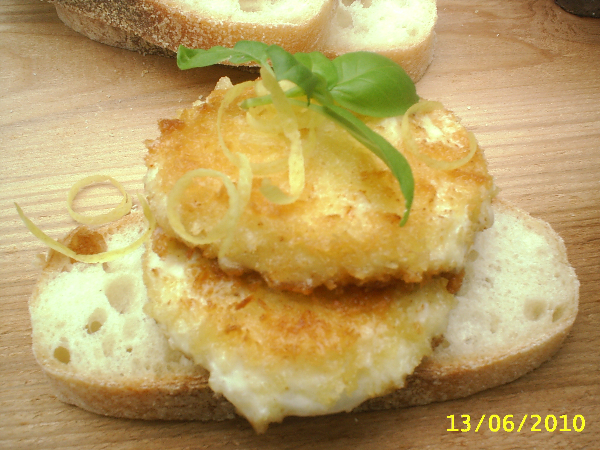 Mozzarella fritta con pesto limone
