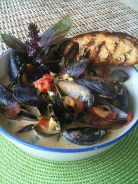 Mussles with curried coconut and basil