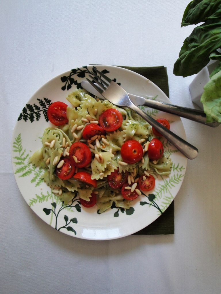 Farfalle with tomato and pesto
