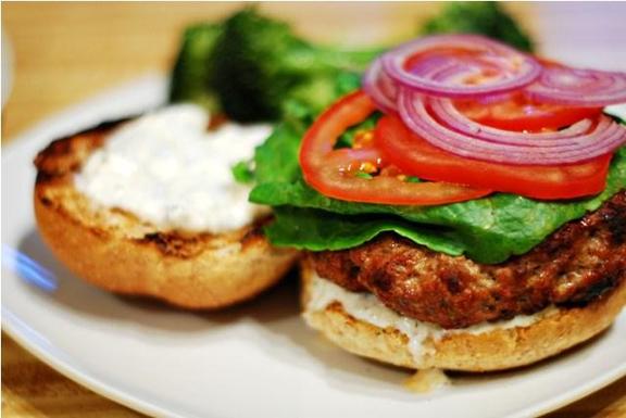 Balsamic_reduction_burger_with_warm_goat_cheese_spread