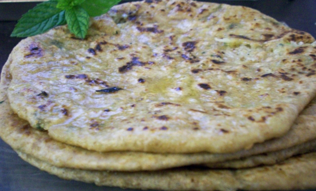 Indian Stuffed Cauliflower Chappati (Gobi ka Paratha)