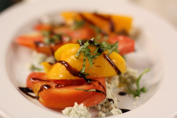 Heirloom_tomato_salad