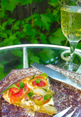 Zweibel Kuchen (avec tomatoes in the summer, sans in the winter)