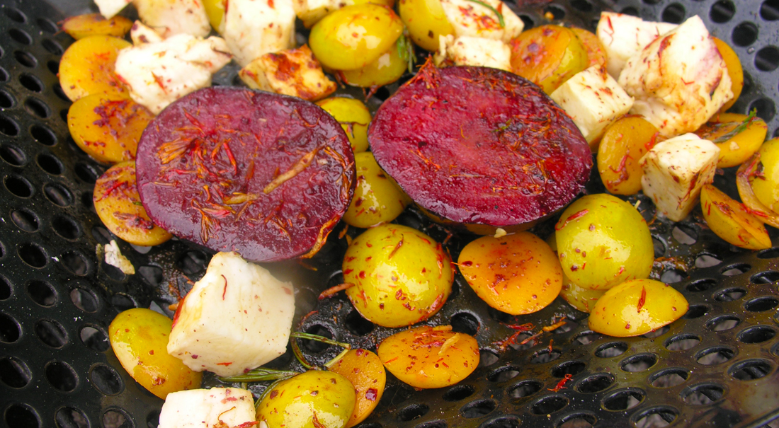 Sweet and sour grilled plums with grilled cheese: kebabs or a la carte