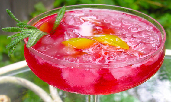  Golden Plum Kir Royale "Bowle," a fruity summer wine drink