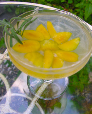  Golden Plum Kir Royale "Bowle," a fruity summer wine drink
