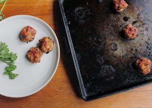 tomato-glazed cocktail meatballs with bacon