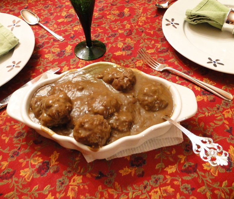 Mom's Norwegian Meatballs with Gravy (Kjøttkaker med brunsaus)