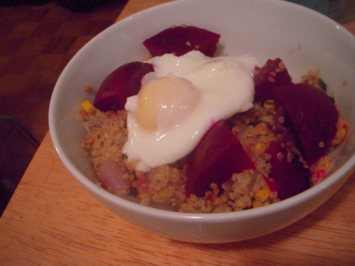 quinoa salad with vegetables & poached egg