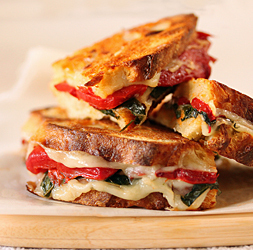 Roasted_red_pepper_and_provolone_sandwich