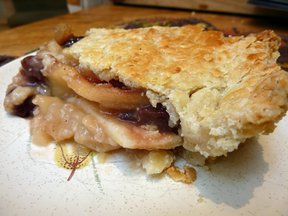Pear_and_ginger_pie_with_blue_cheese_crust_piece_best_