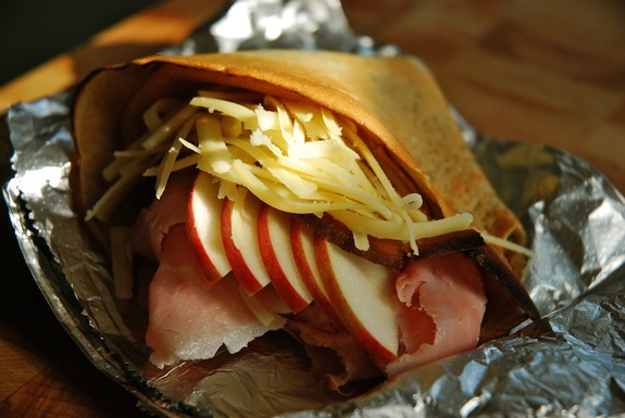 Buckwheat_crepes_with_ham