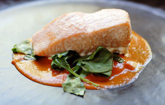 Roasted-red-pepper-tomato-sauce-spinach-salmon