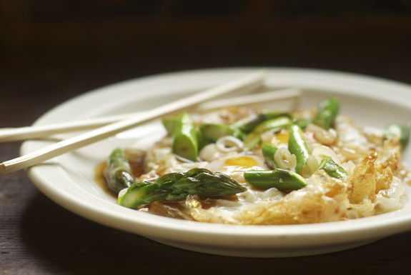 Fried_eggs_with_asparagus