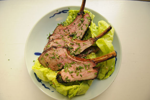 Grilled_rack_of_lamb_asian_salad