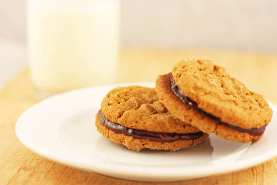 Peanut_butter_and_jelly_sandwich_cookies