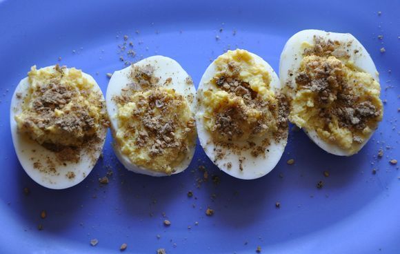 Dukkah_deviled_eggs