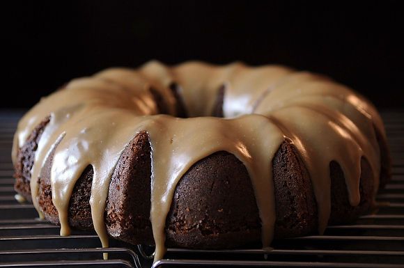 Applesauce_cake_with_caramel_glaze