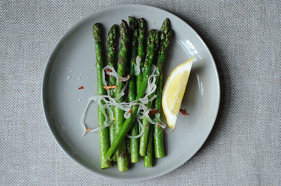 11282_asparagus_with_shallots_chiles_and_lemon