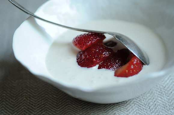 Fresh_strawberries_in_a_pink_cloud