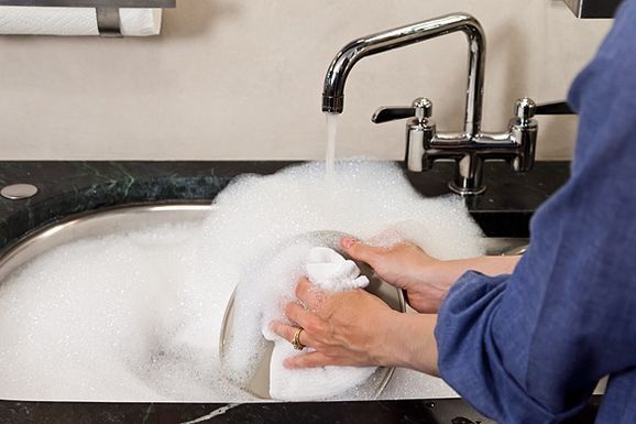 Washing_dishes
