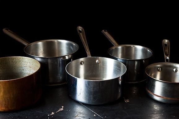 Lined_up_saucepans