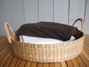 Handwoven_round_seagrass_trays.jpg