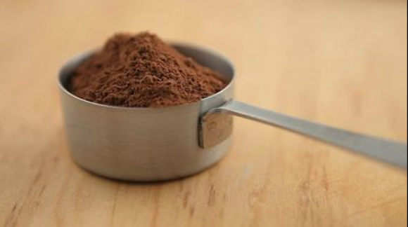 La-times-test-kitchen-flour-pan-with-cocoa