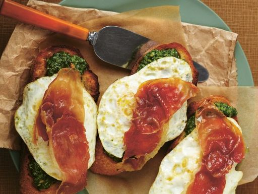 Arugulapestoeggs_0