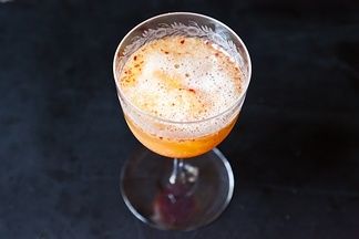 Honeyed_peach_melba_bellinis