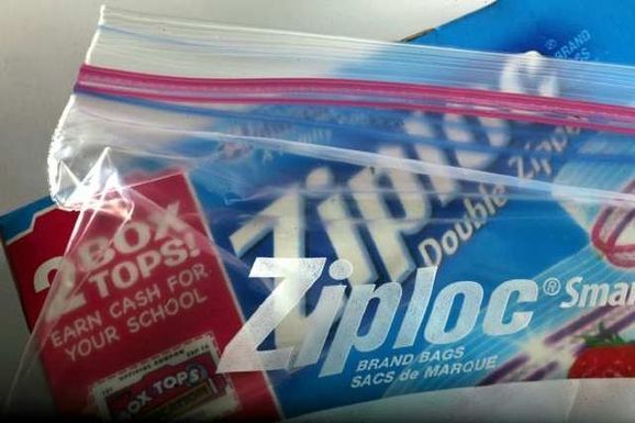 La-test-kitchen-tips-makeshift-piping-bags-201-001