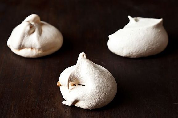 Chewy_chocolate_meringues