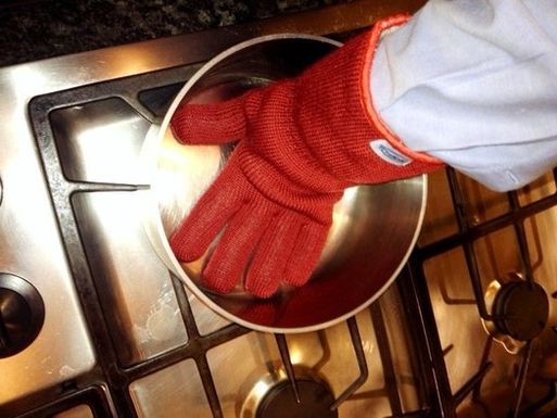 La-dd-just-in-time-for-grilling-heatproof-glov-001