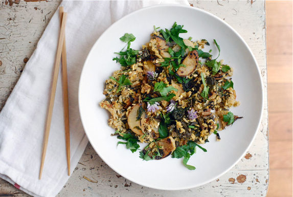 Fried-rice-with-chive-blossoms