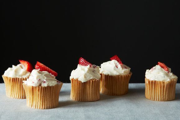 05-28-13-strawberry-cupcakes-002