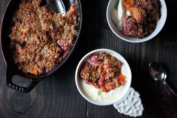 Strawberry_apricot_breakfast_crisp