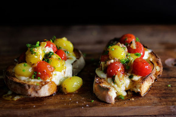 Cherry-tomato-vinaigrette-bruschetta19