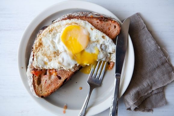 Pan_con_tomate_with_egg_2