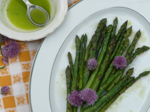 Grilled-asparagus-with-chive-oil