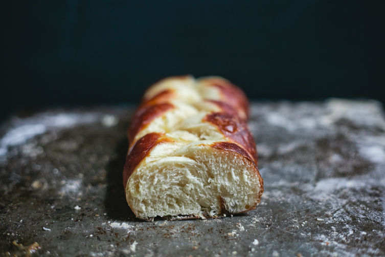 Pretzel-challah