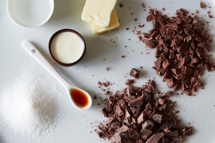 2013-1104_finalist_whipped-chocolate-caramel-ganache-015