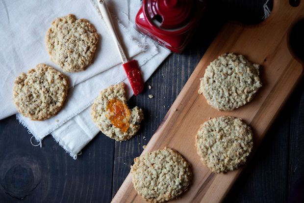 Scottish_oatcakes_1
