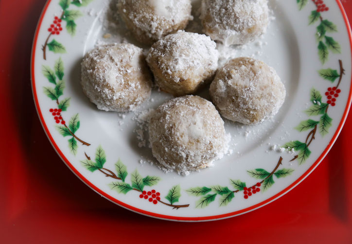 Grain-free_russian_tea_cookies