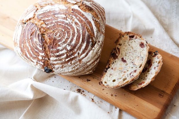 Hazelnut_cherry_bread_3