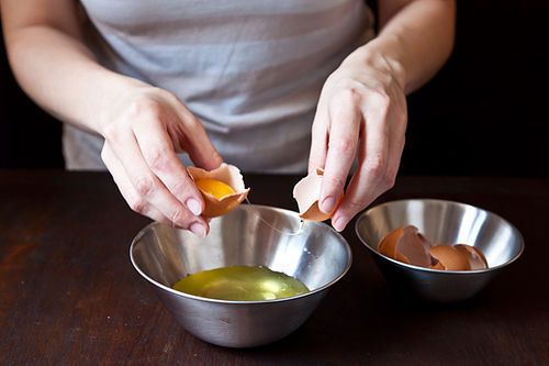 Separating_eggs