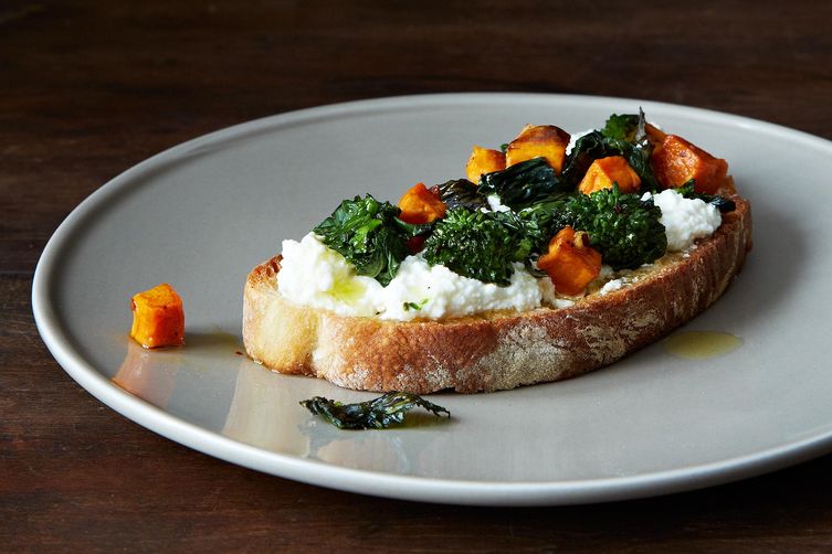 2013-1217_jenny_broccoli-rabe-crostini-008