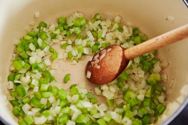 Buffalo-Style Quinoa Chili