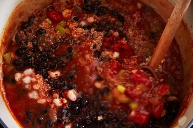 Buffalo-Style Quinoa Chili