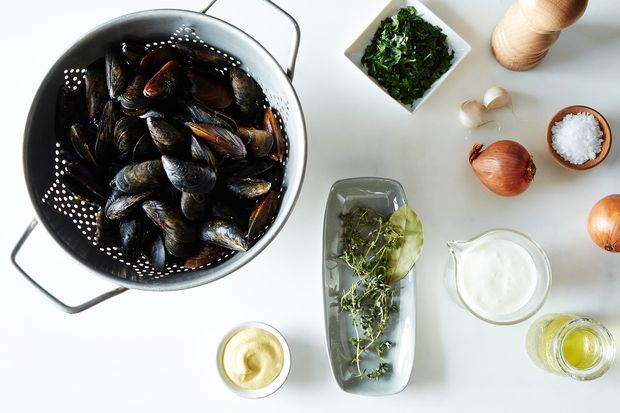 Mussels Dijonnaise (Steamed Mussels with Mustard Sauce)