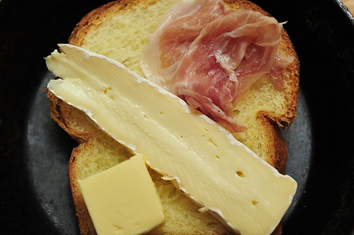 Brie and Prosciutto Melt